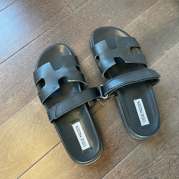 Mayven Black Leather Sandal, size 7 - Picture 2 of 4